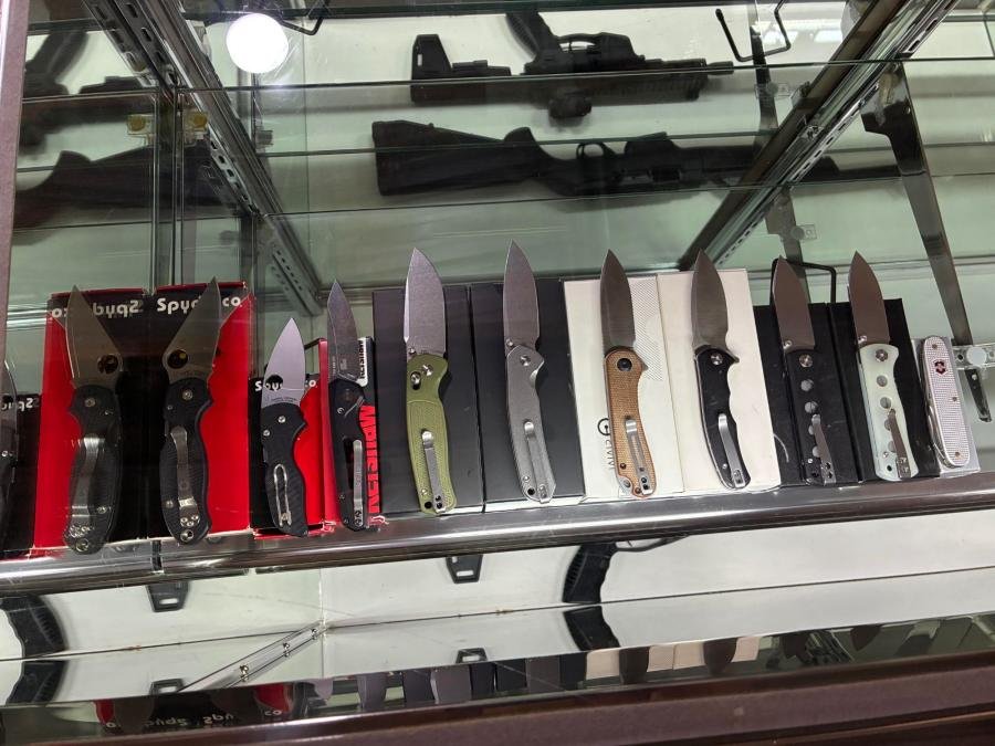Row of folding knives on display in the case